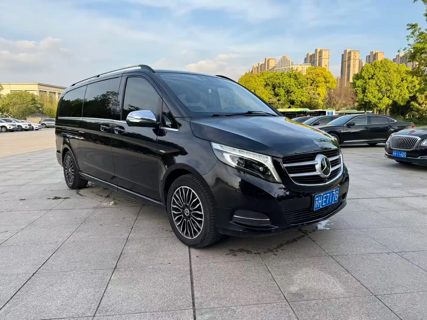 Mercedes-Benz V-Class 2018 V 260 L Premium Long Wheelbase Edition China VI фото 3