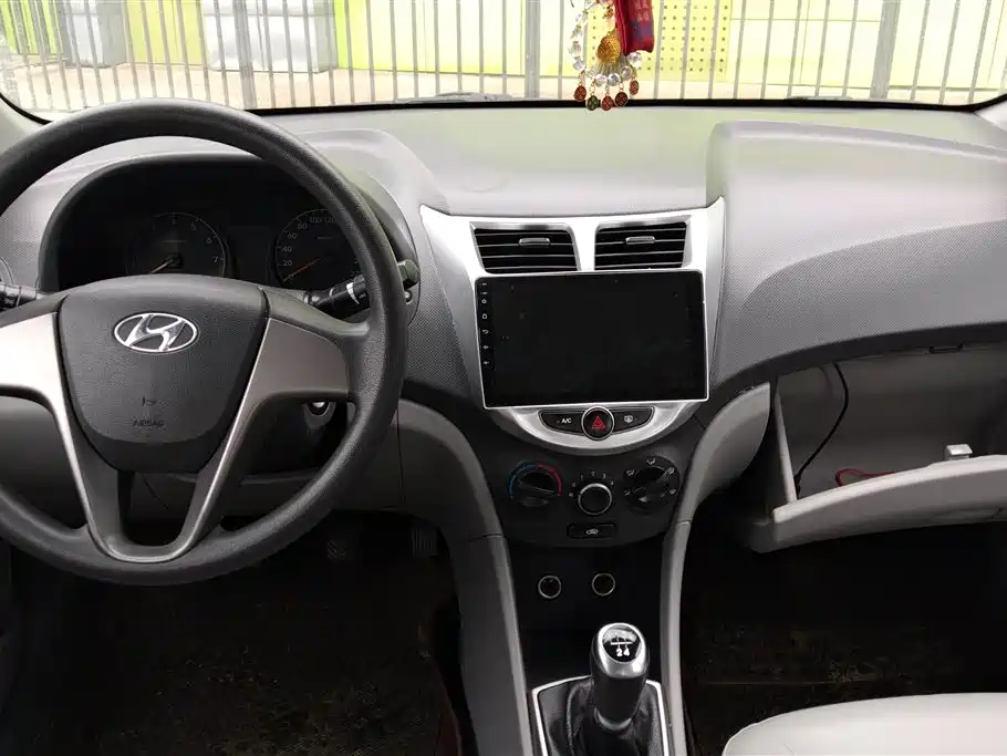 Hyundai Verna 2016 1.4L Manual Fashion GS фото 12