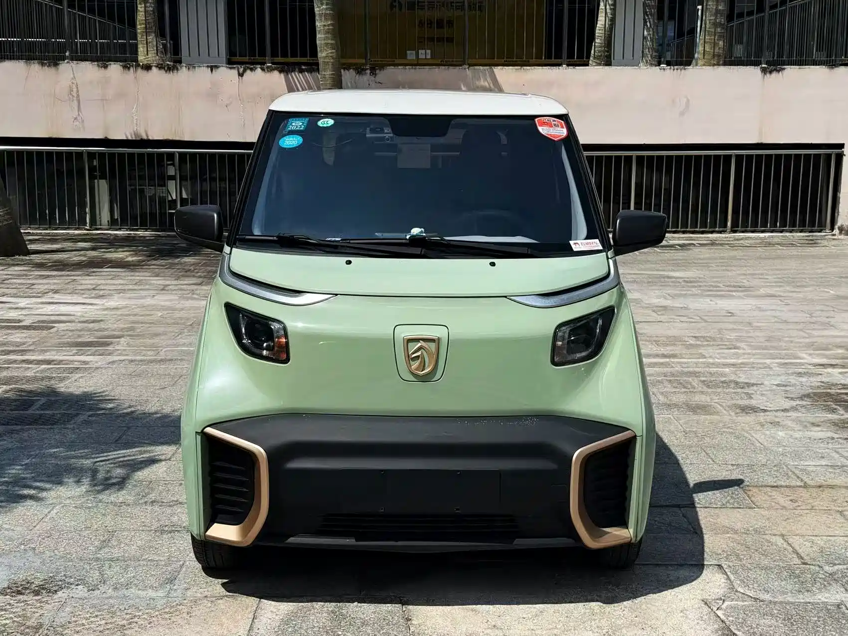 Фото 2 - Baojun E200