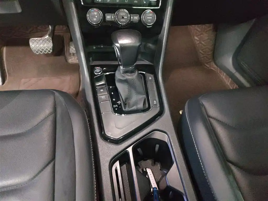 Volkswagen Tiguan L 2017 330TSI Automatic 2WD Luxury Edition фото 14