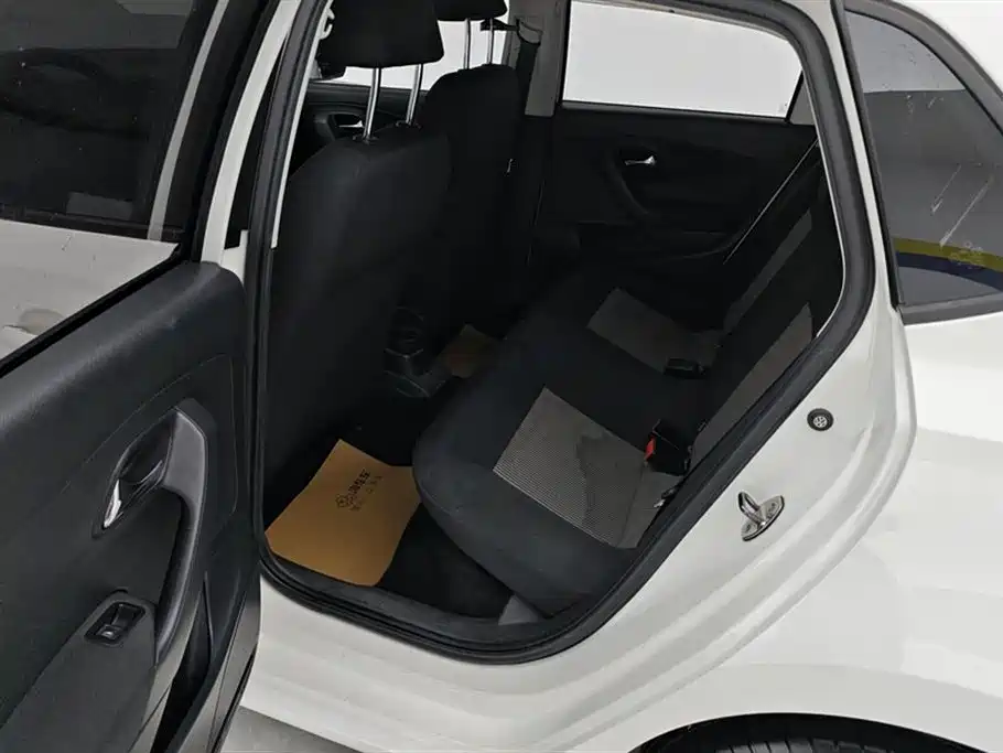 Volkswagen Polo 2014 1.4L Manual Trend Edition фото 11