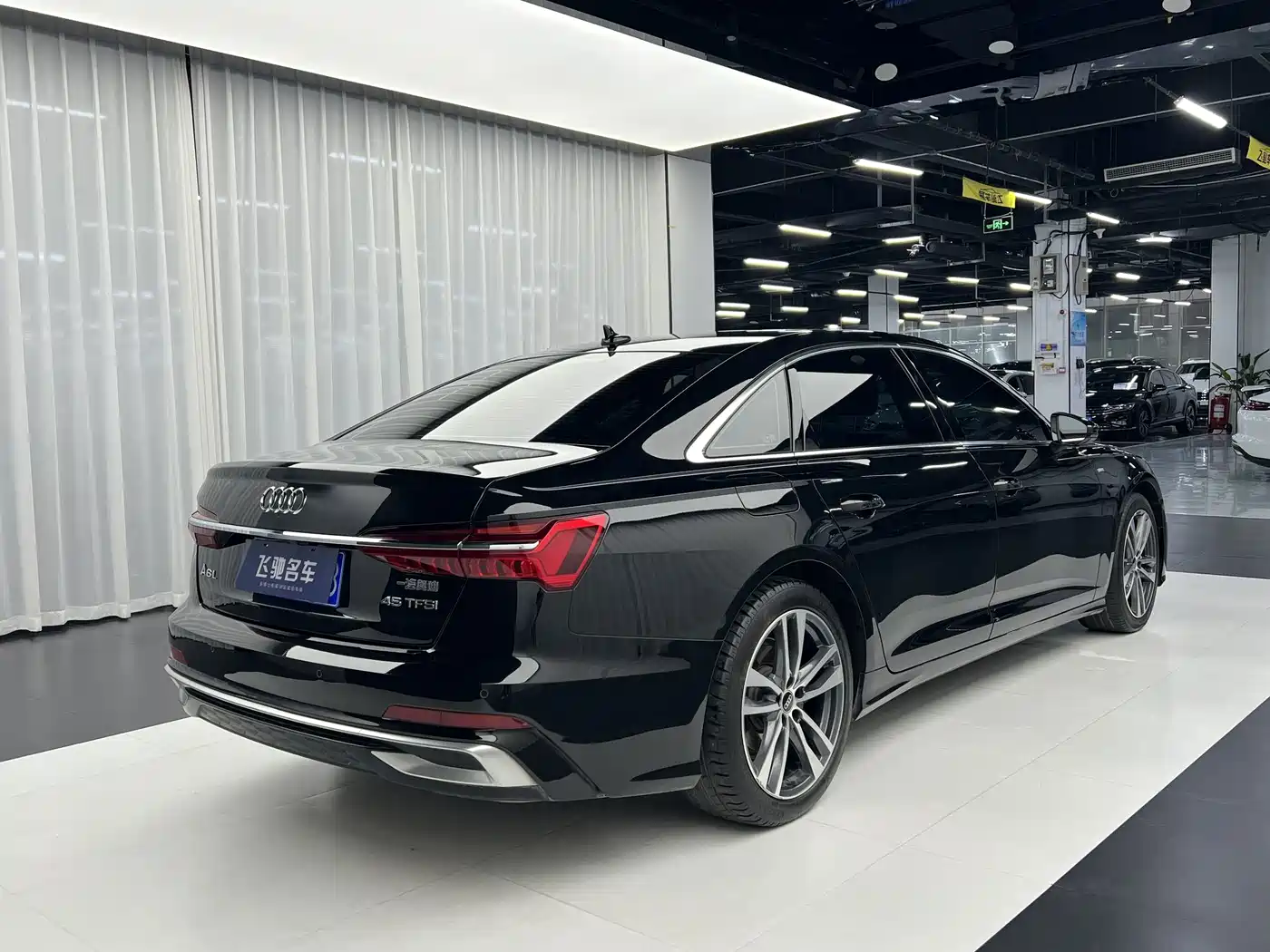 Фото 11 - Audi A6L