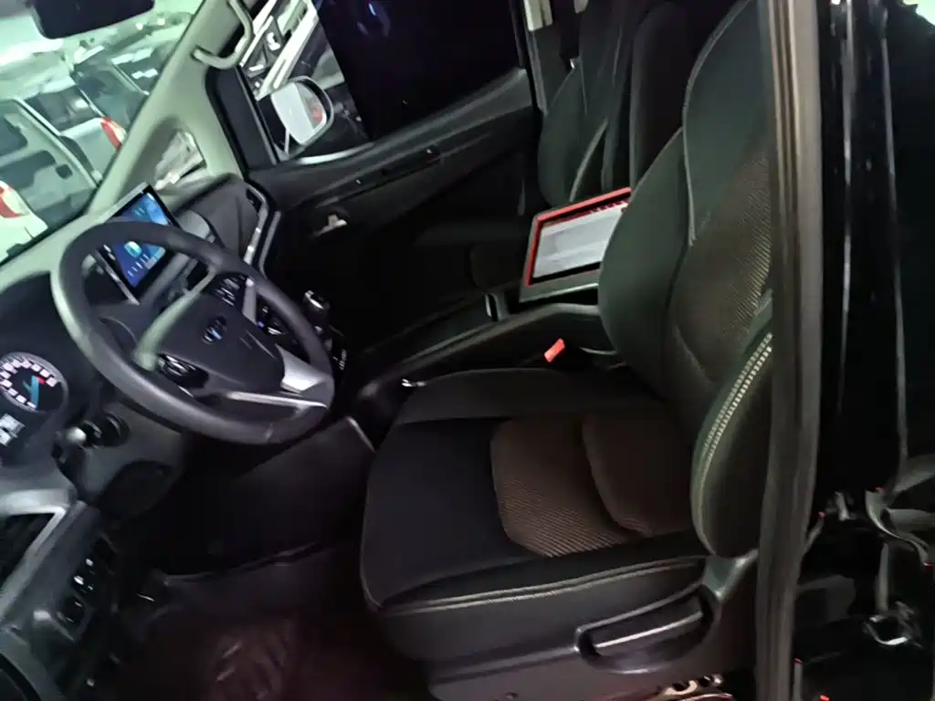 JAC Refine M3 2024 2023 PLUS 1.5T 7/8-seater Smart Connect Edition