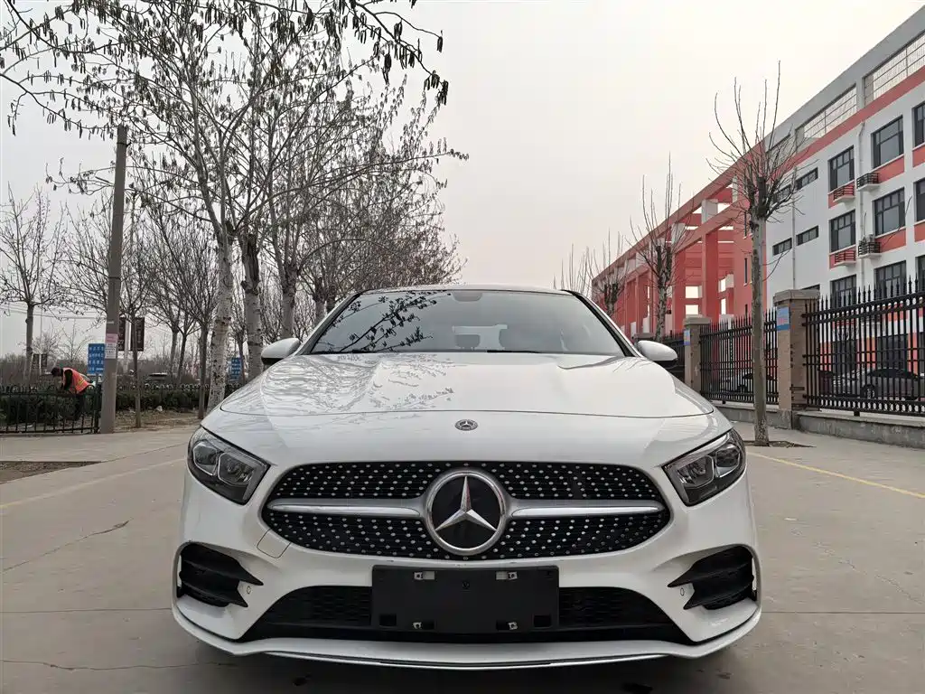 Mercedes-Benz A-Class 2020 A 200 L Sport Sedan фото 3