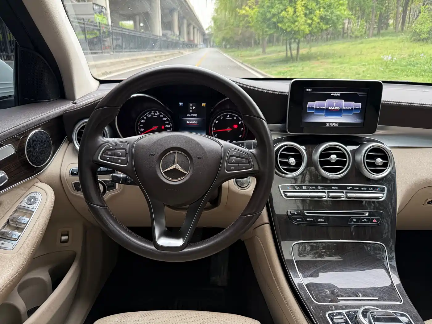 Mercedes-Benz GLC 2016 GLC 260 4MATIC Luxury фото 8