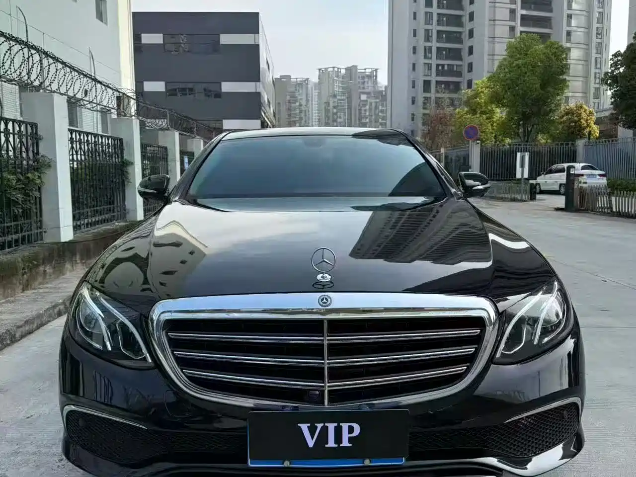 Mercedes-Benz E-Class 2020 E 300 L Sport Luxury Model фото 2
