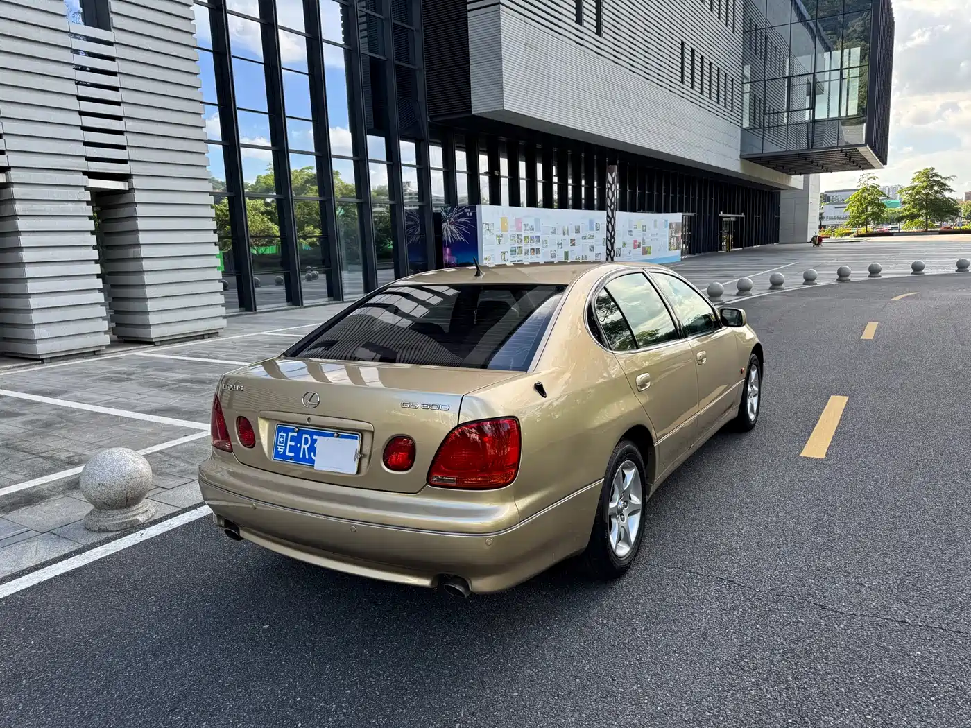 Фото 7 - Lexus GS