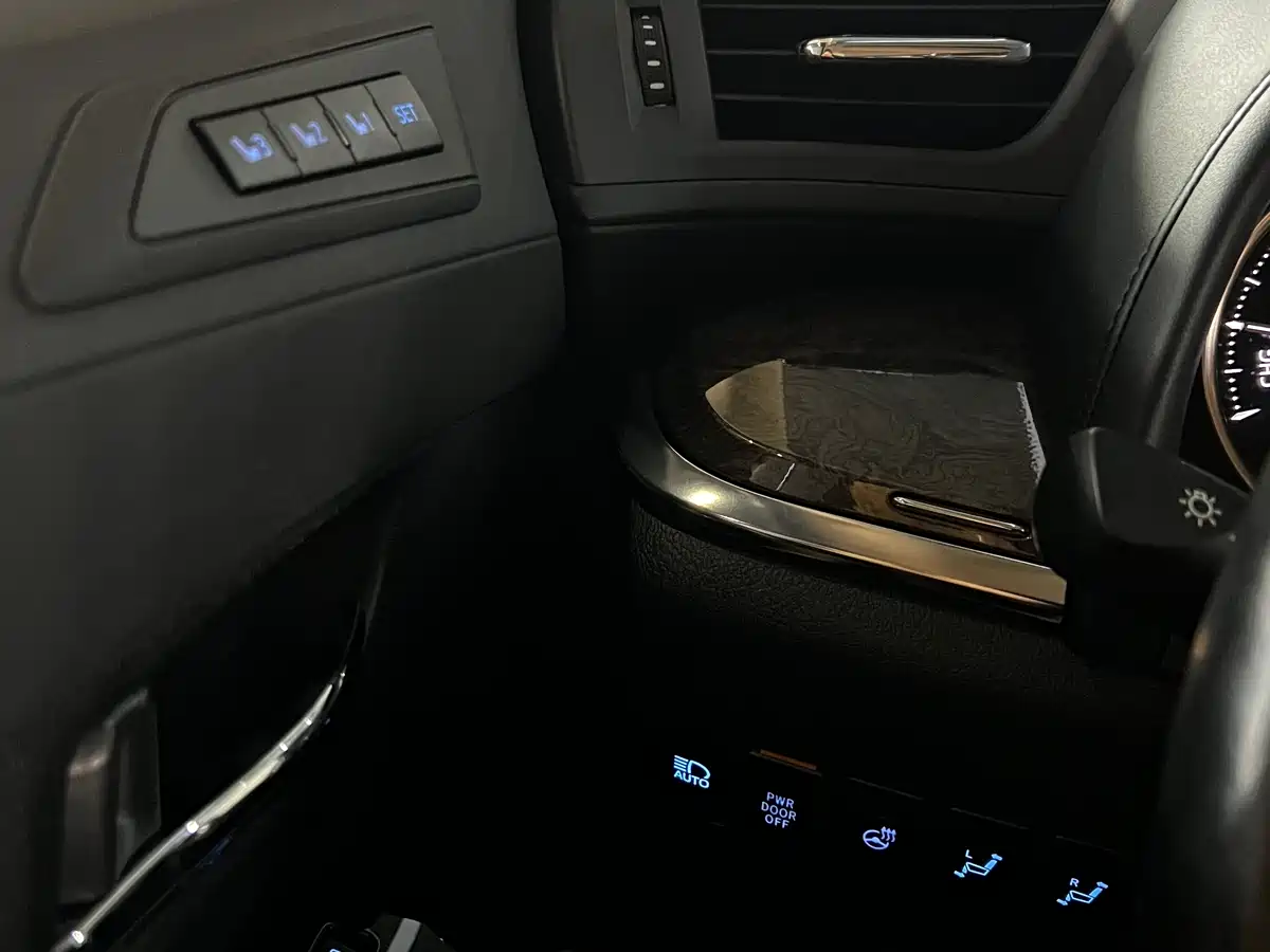 Toyota Vellfire 2021 Crown Hybrid 2.5L HV Premium Edition фото 10