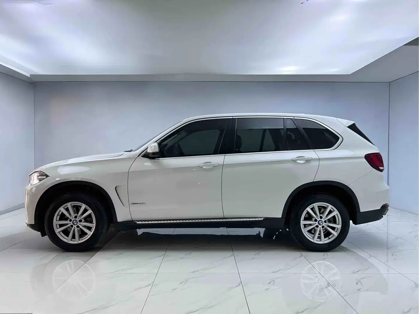 BMW X5 (Import) 2017 xDrive35i Leading Edition фото 4