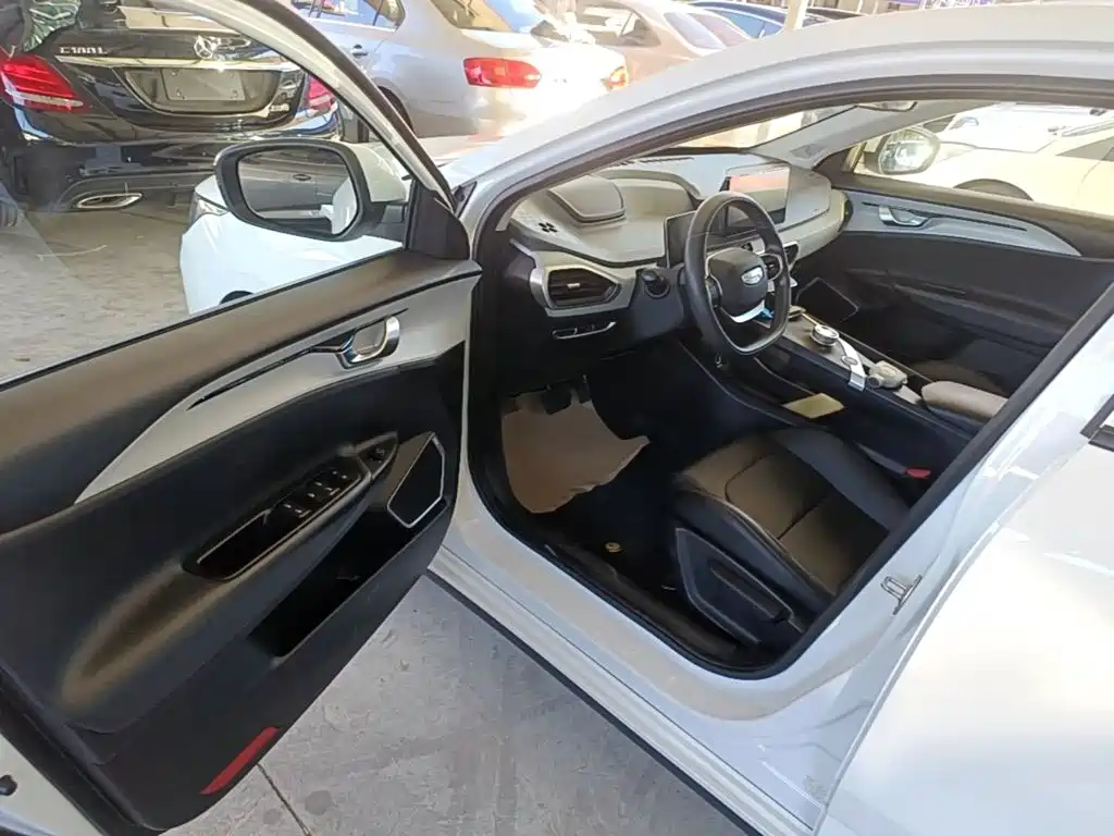 صورة 16 - Geely Geometry A