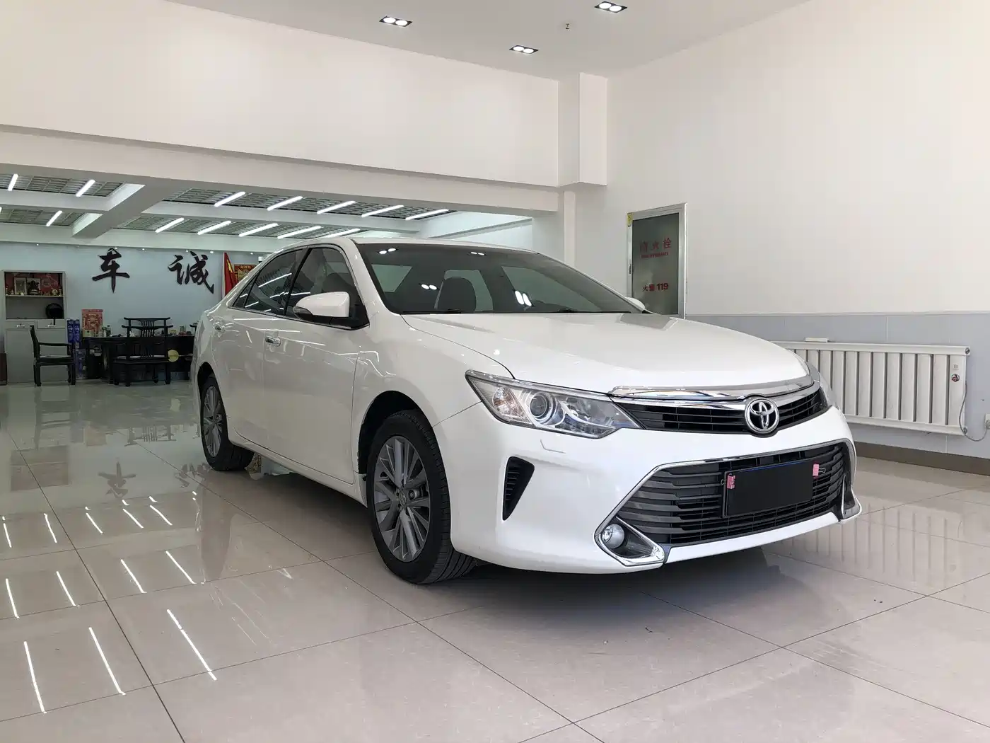Toyota Camry 2015 2.5G Luxury Navigation Edition фото 3