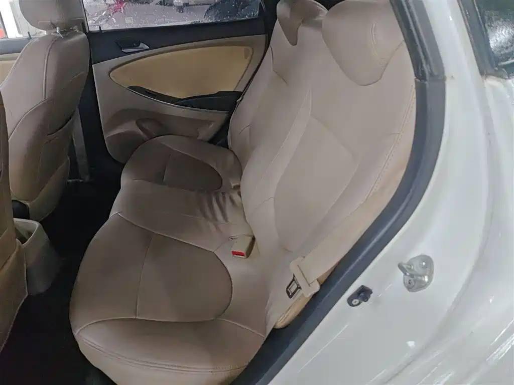 Hyundai Verna 2014 1.4L Automatic Leading GLX фото 17