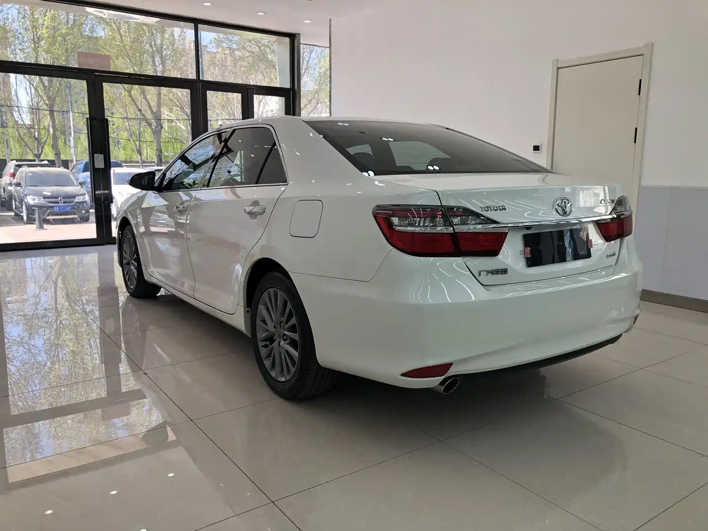 Toyota Camry 2015 2.5G Luxury Navigation Edition фото 24