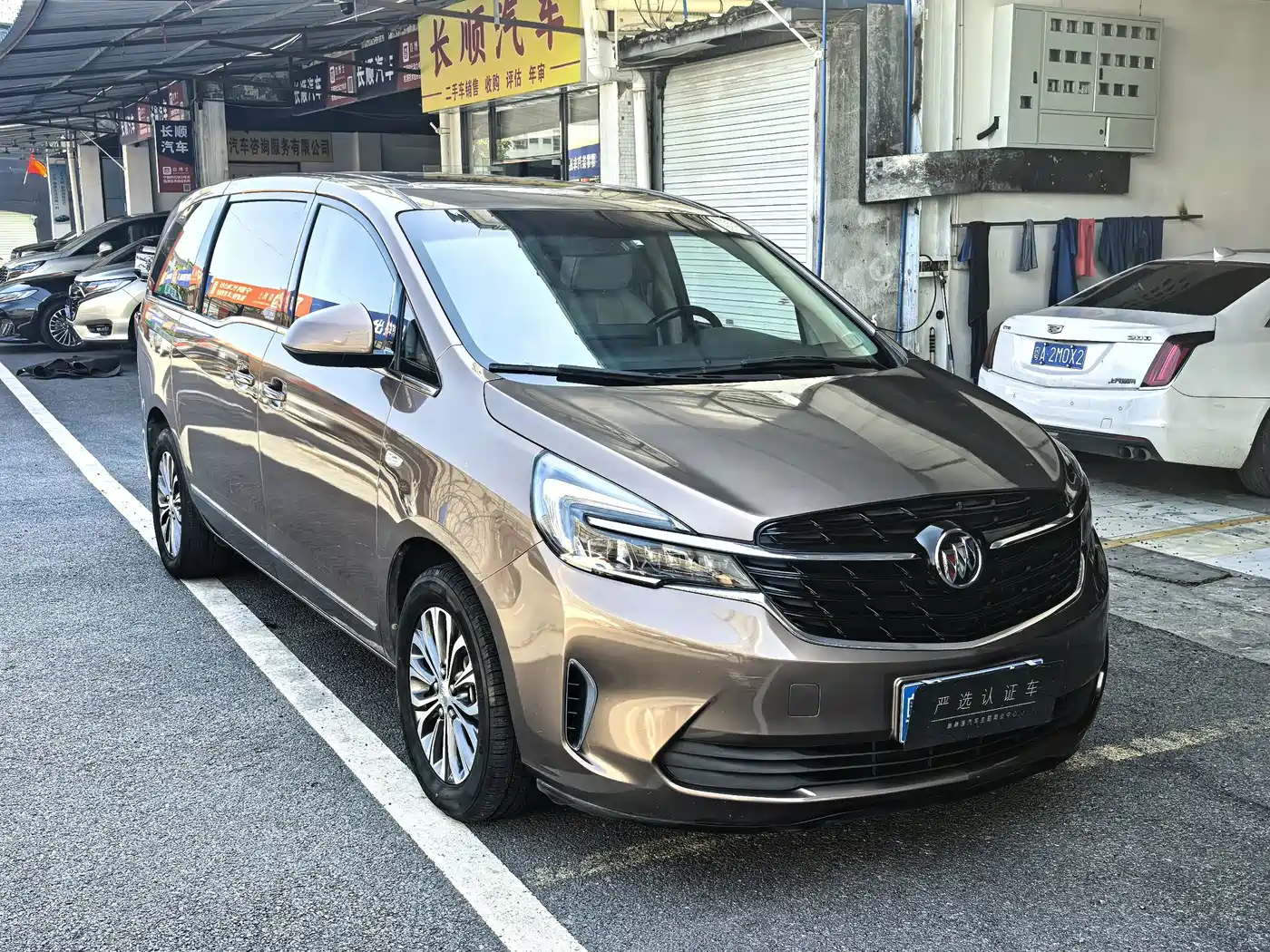 Photo 3 - Buick GL8