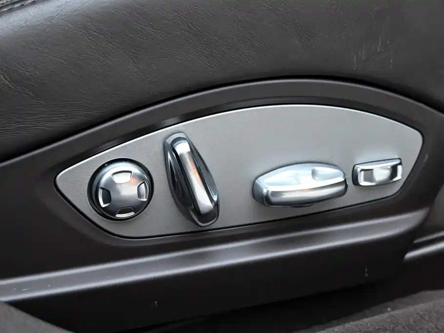 Porsche Panamera 2010 Porsche Panamera Turbo 4.8T фото 24