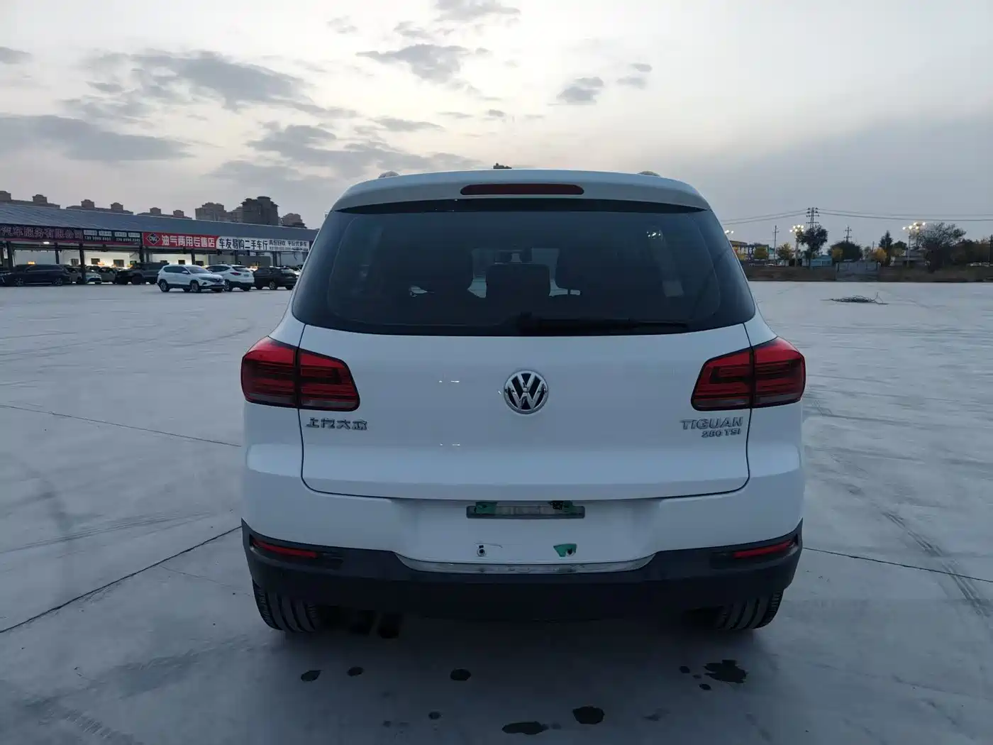 VOLKSWAGEN TIGUAN