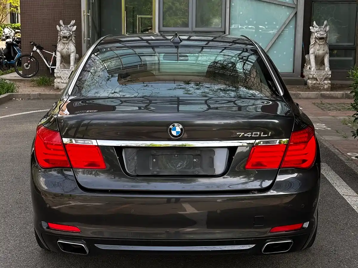 BMW 7 Series 2009 740Li Premium фото 4