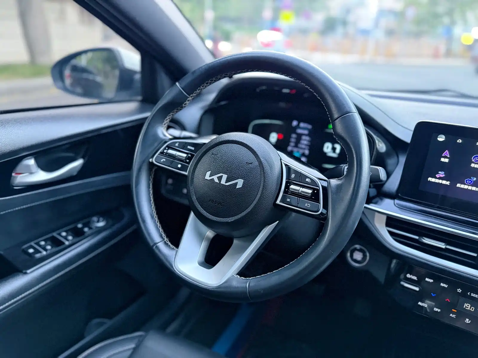 Фото 15 - Kia K3