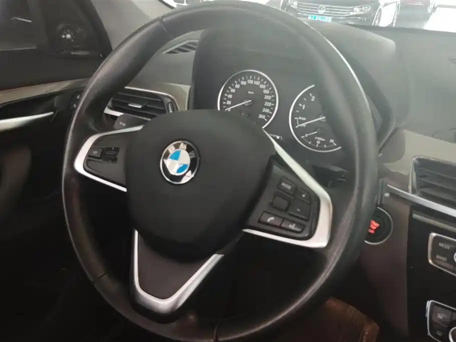BMW X1 2018 xDrive20Li Premium Model фото 15