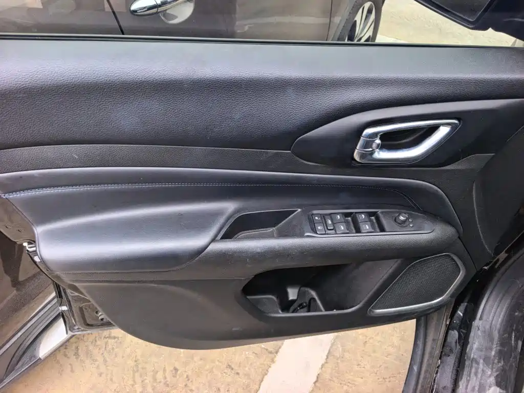 Фото 8 - Jeep Compass