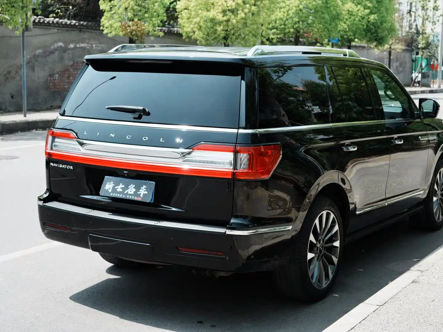 Фото 13 - Lincoln Navigator