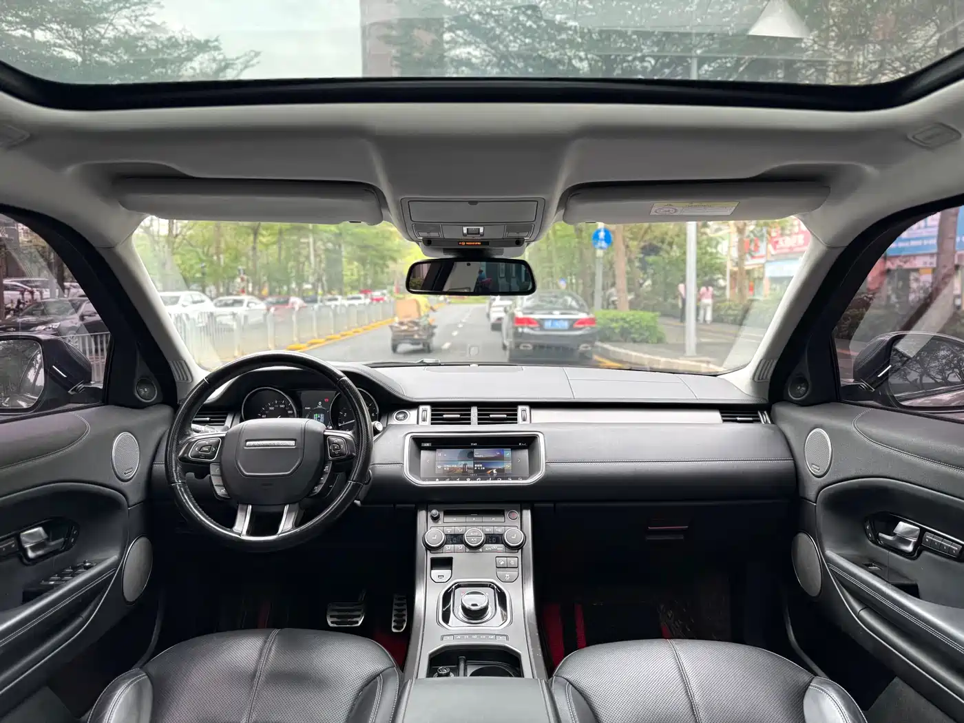 Land Rover Range Rover Evoque 2018 240PS HSE DYNAMIC Drive Edition фото 8
