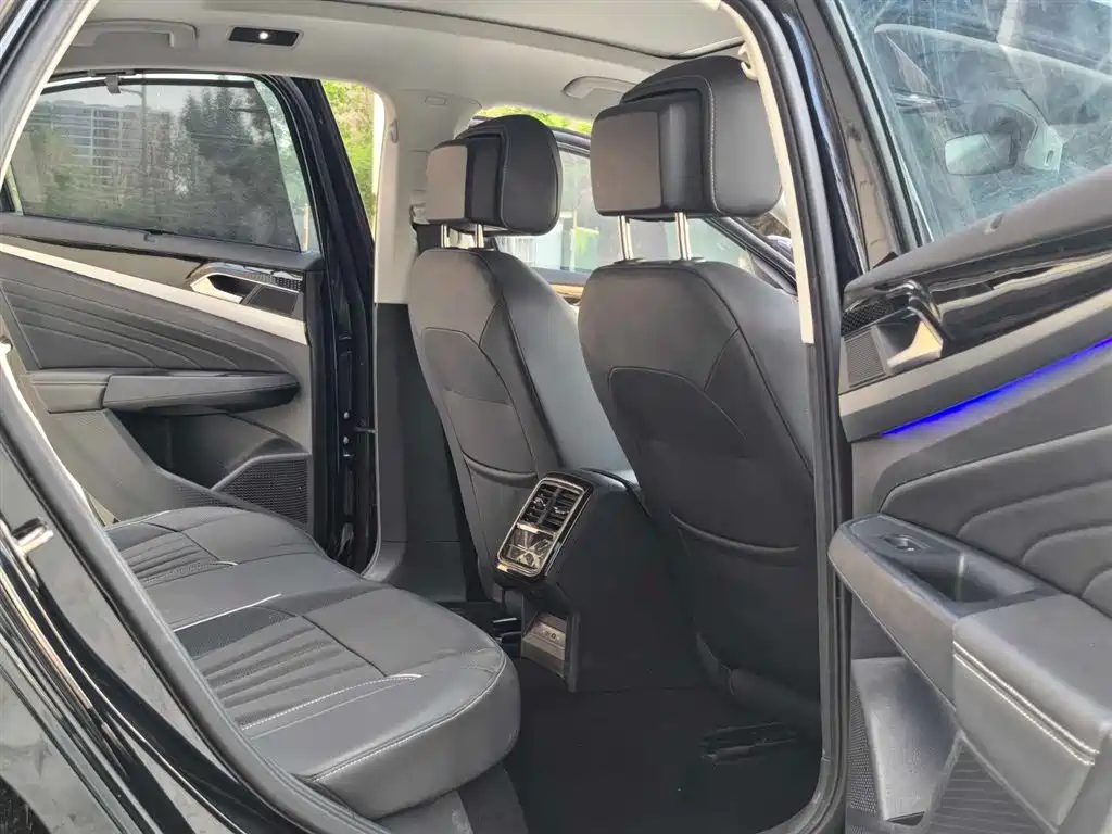 Volkswagen Passat 2024 380TSI Starlight Luxury Edition фото 4