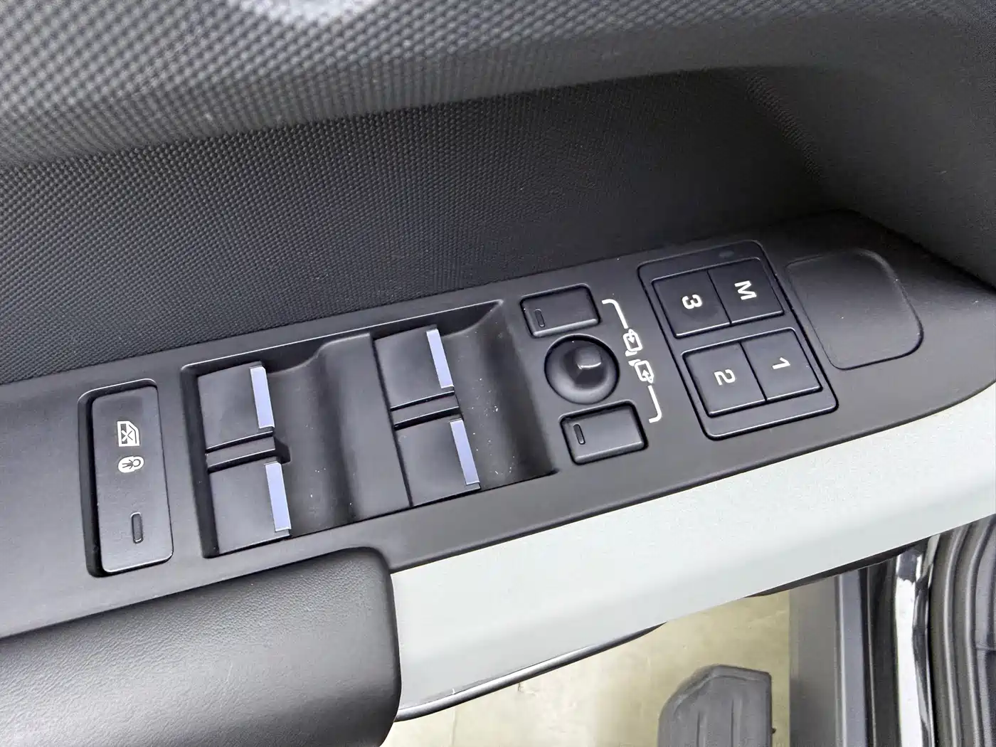 Land Rover Defender 2023 Model 110 3.0T P400 X-DYNAMIC HSE фото 16