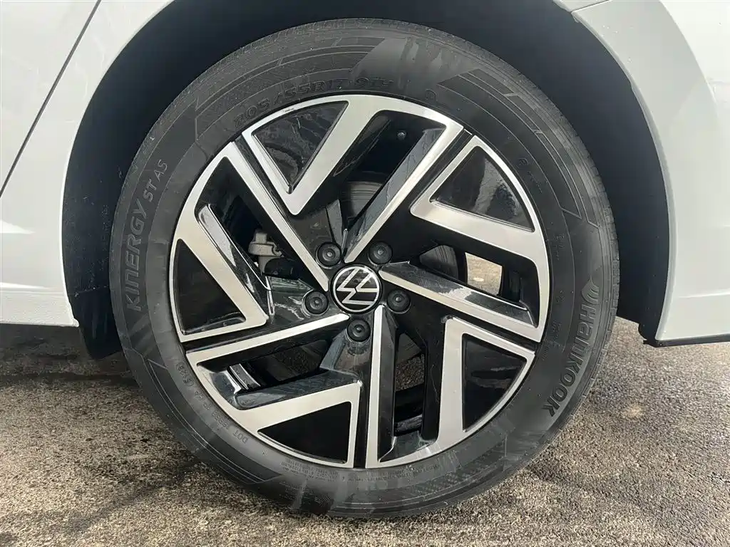 Volkswagen Sagitar 2023 300TSI DSG Surpassing Edition фото 8