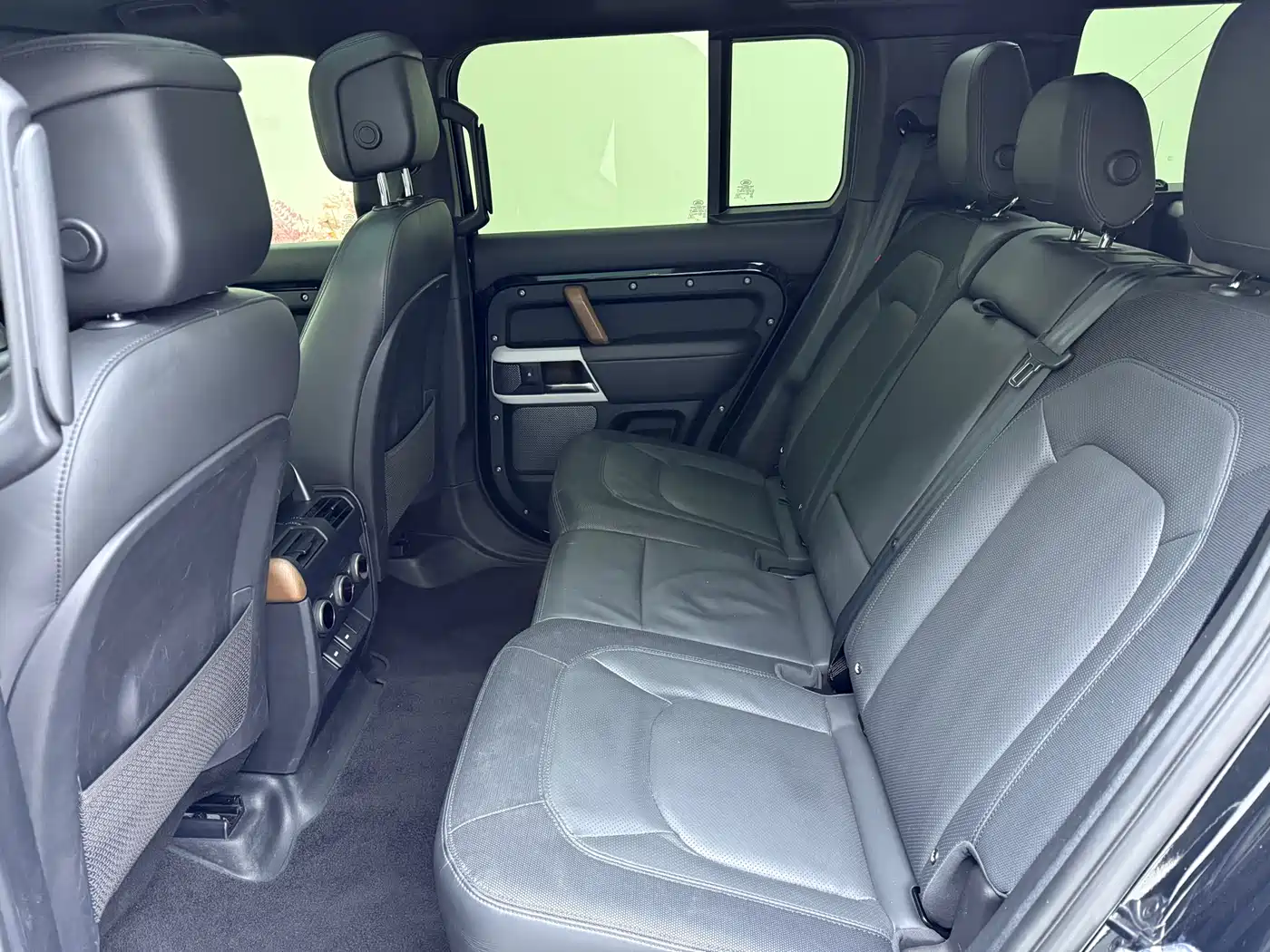 Land Rover Defender 2023 Model 110 3.0T P400 X-DYNAMIC HSE фото 13