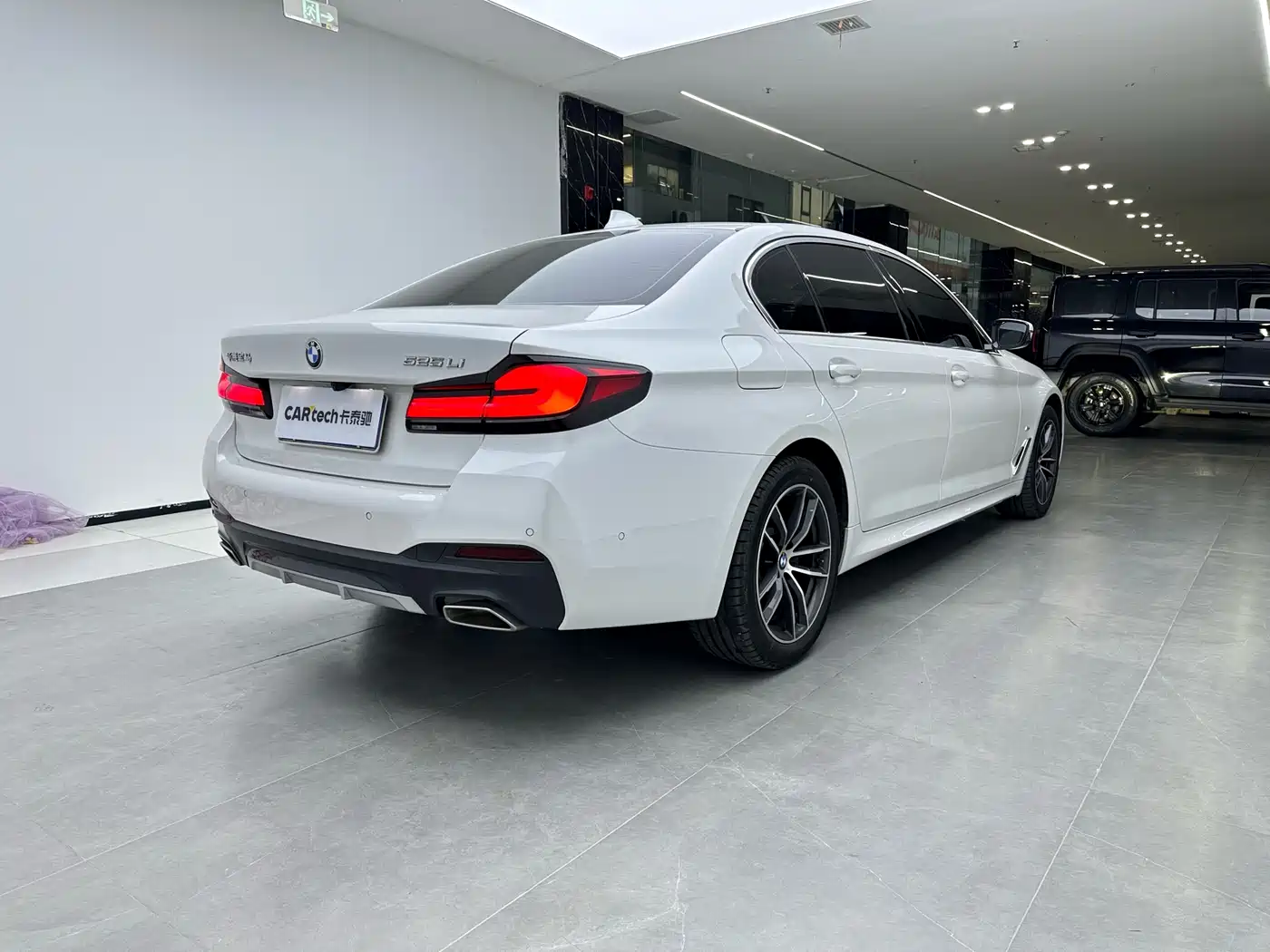 BMW 5 Series 2022 Model Second Facelift 525Li M Sport Package фото 3