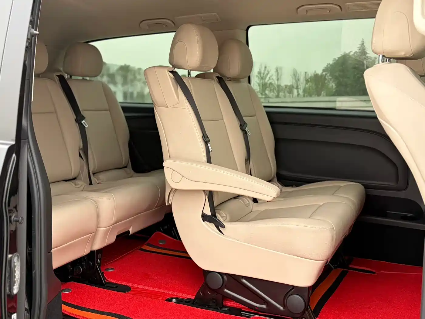Mercedes-Benz Vito 2023 2.0T Elite 7-Seater фото 7
