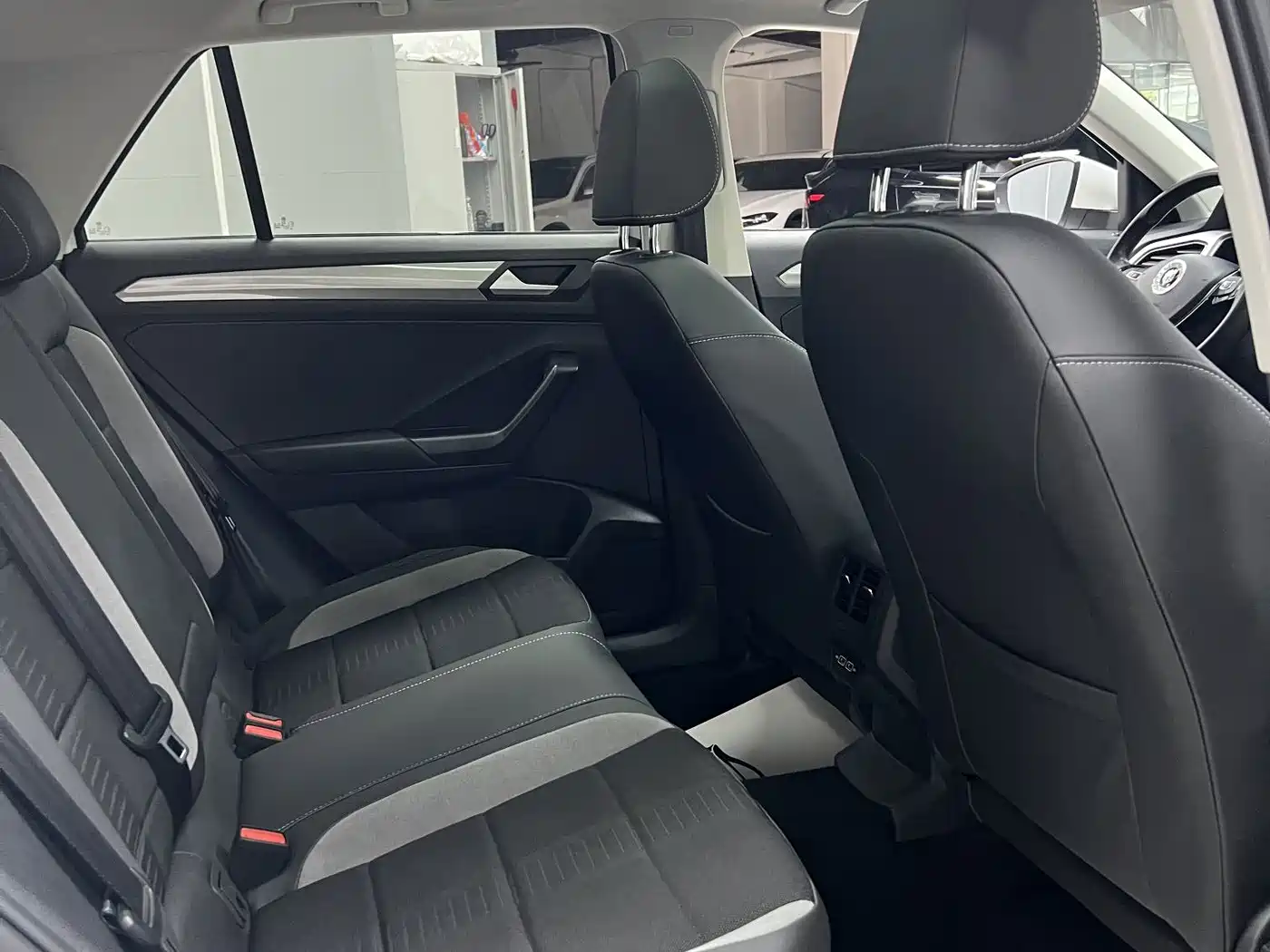 Volkswagen T-Roc, миниатюра 13