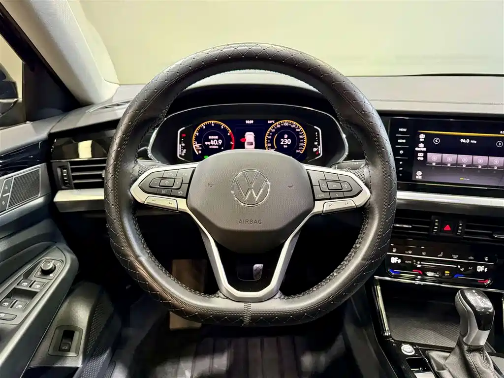 Volkswagen Passat 2025 Outstanding 330TSI Elite Edition фото 25