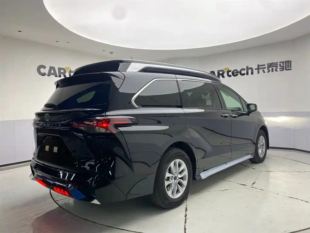 Toyota Granvia 2024 2.5L Hybrid Comfort фото 6
