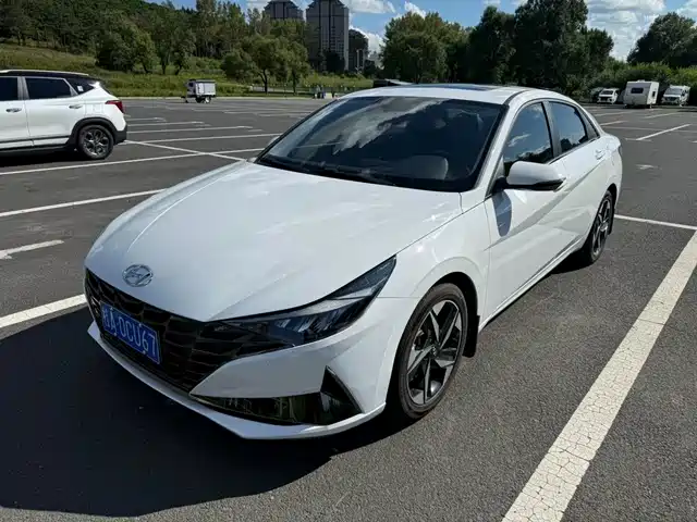 Hyundai Elantra 1.5L CVT LUX, Премиум