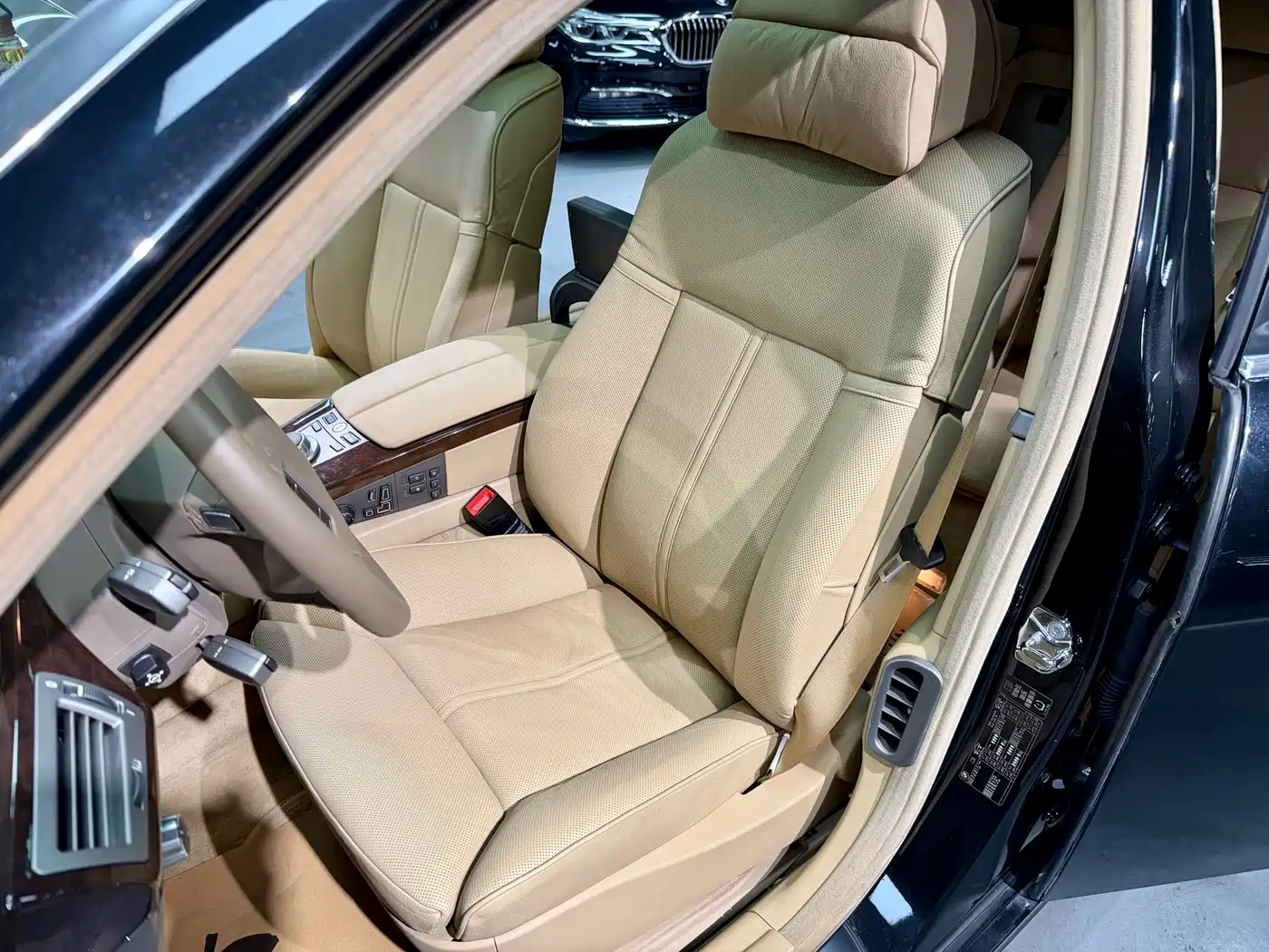 BMW 7 Series 2005 Model 750Li фото 12