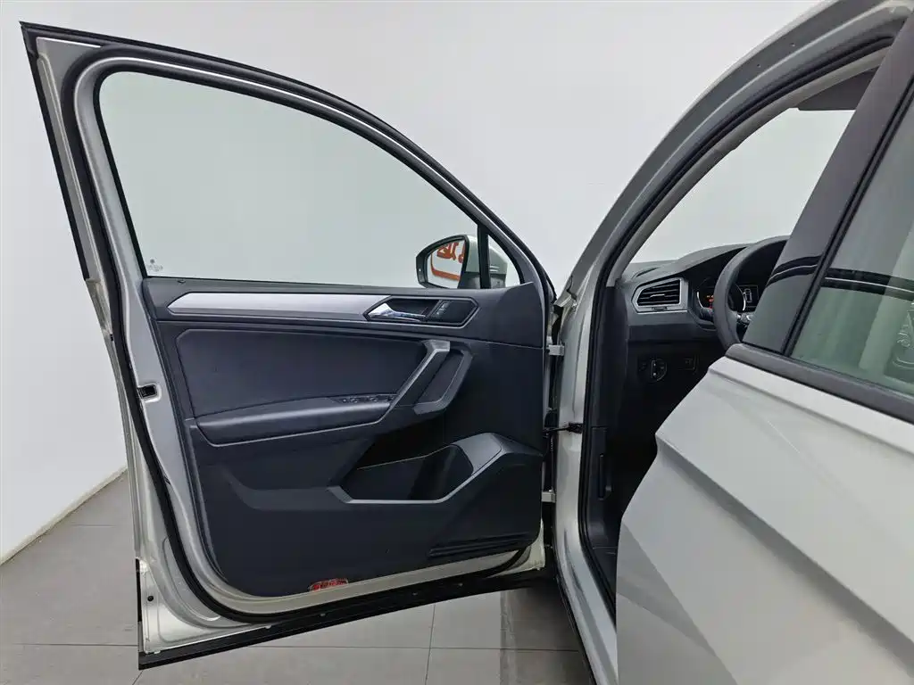 Volkswagen Tiguan L 2018 330TSI Automatic 2WD Trend Edition фото 8