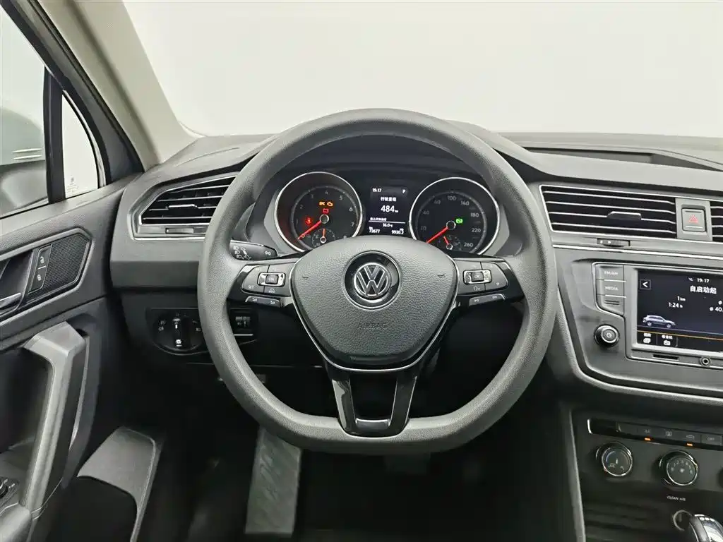 Volkswagen Tiguan L 2018 330TSI Automatic 2WD Trend Edition фото 11