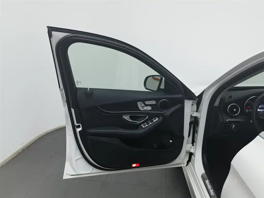 Mercedes-Benz C-Class 2017 Facelift C 200 L Sport Edition фото 8