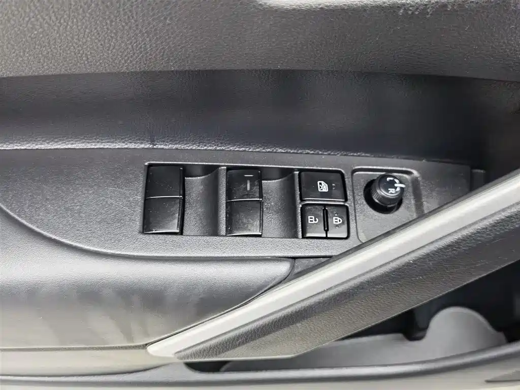 Toyota Frontlander 2024 2.0L CVT Elite Edition фото 9