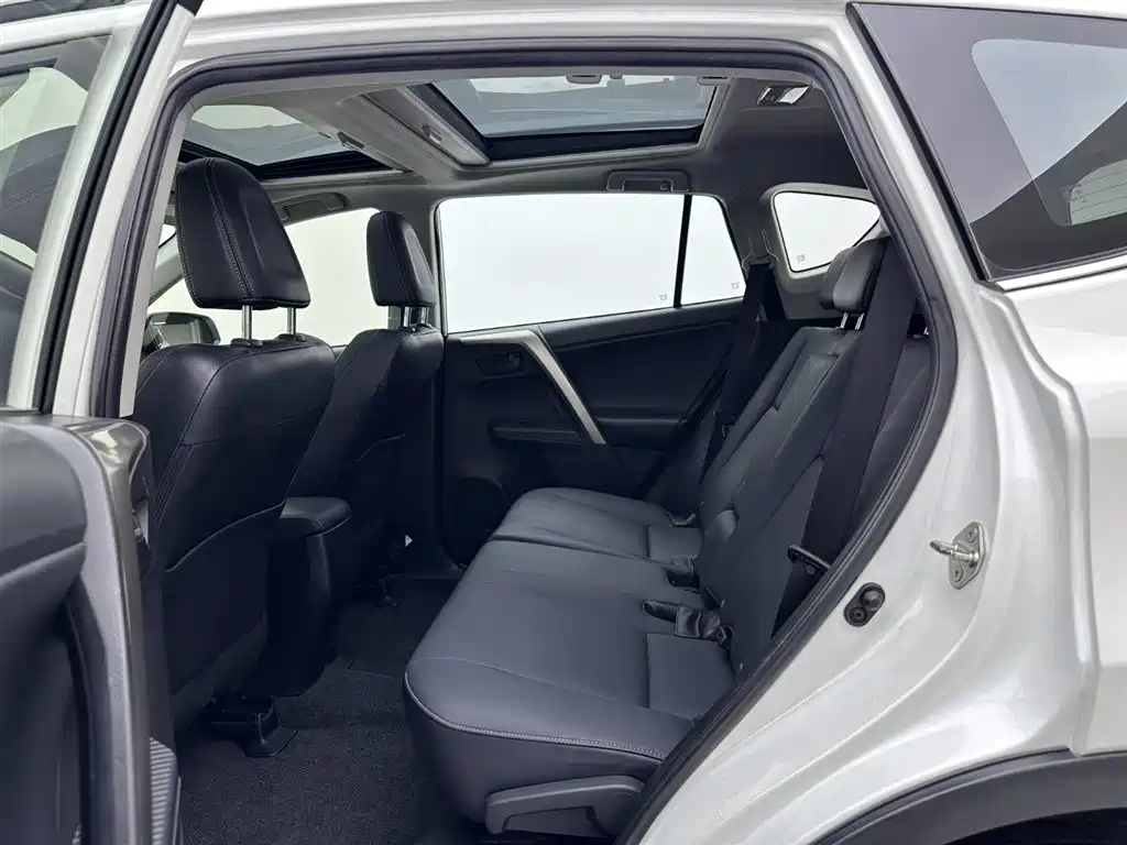 Toyota RAV4 Rongfang 2015 2.5L Automatic 4WD Elite Edition фото 19