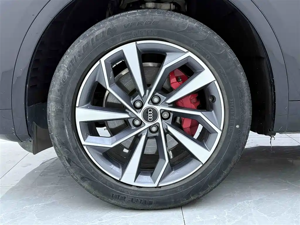 Audi Q5L 2024 Model 40 TFSI Luxury Dynamic фото 9