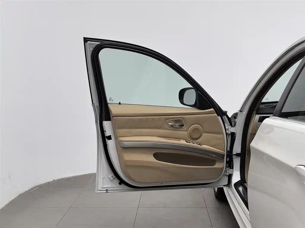 BMW 3 Series 2012 320i Luxury фото 8