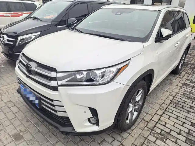 TOYOTA HIGHLANDER