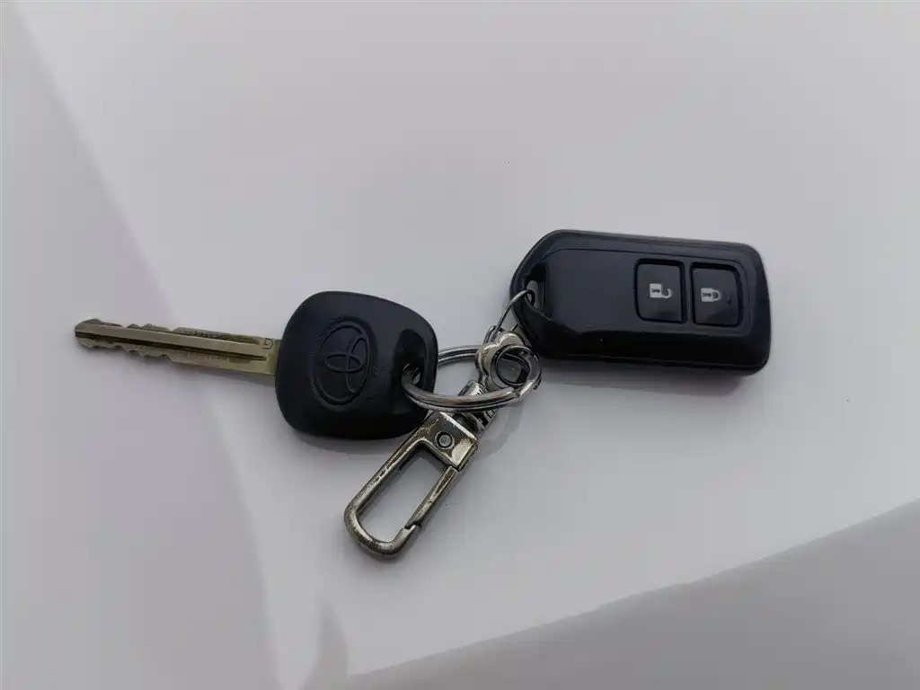 Toyota YARiS L Zhi Xuan 2015 1.5G Auto Sunroof Special Edition фото 19
