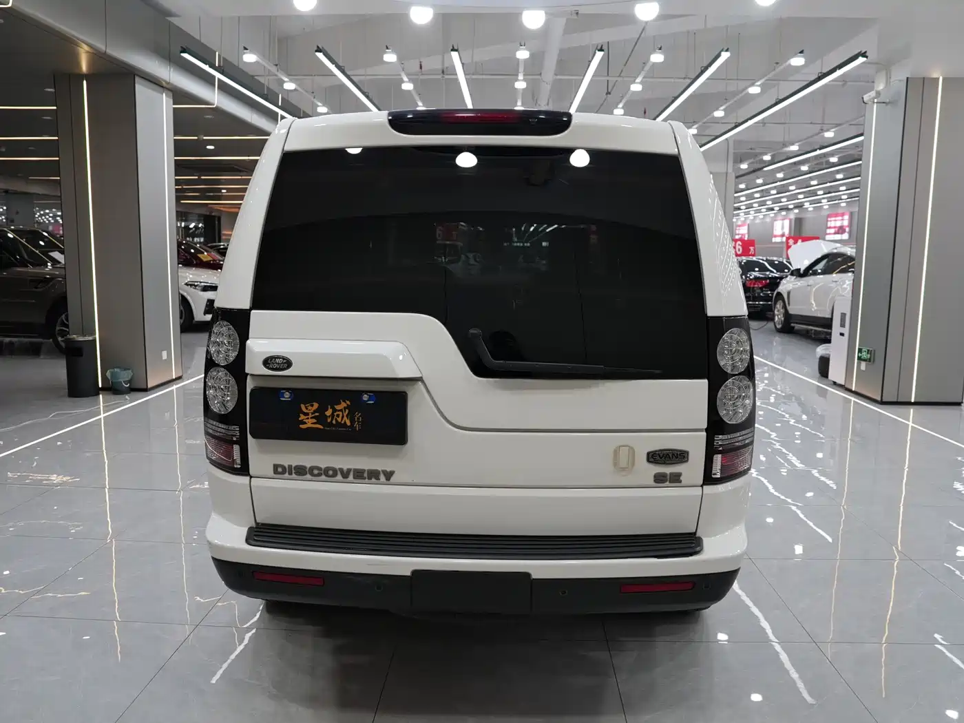 Land Rover Discovery 2015 3.0 SC V6 SE фото 6