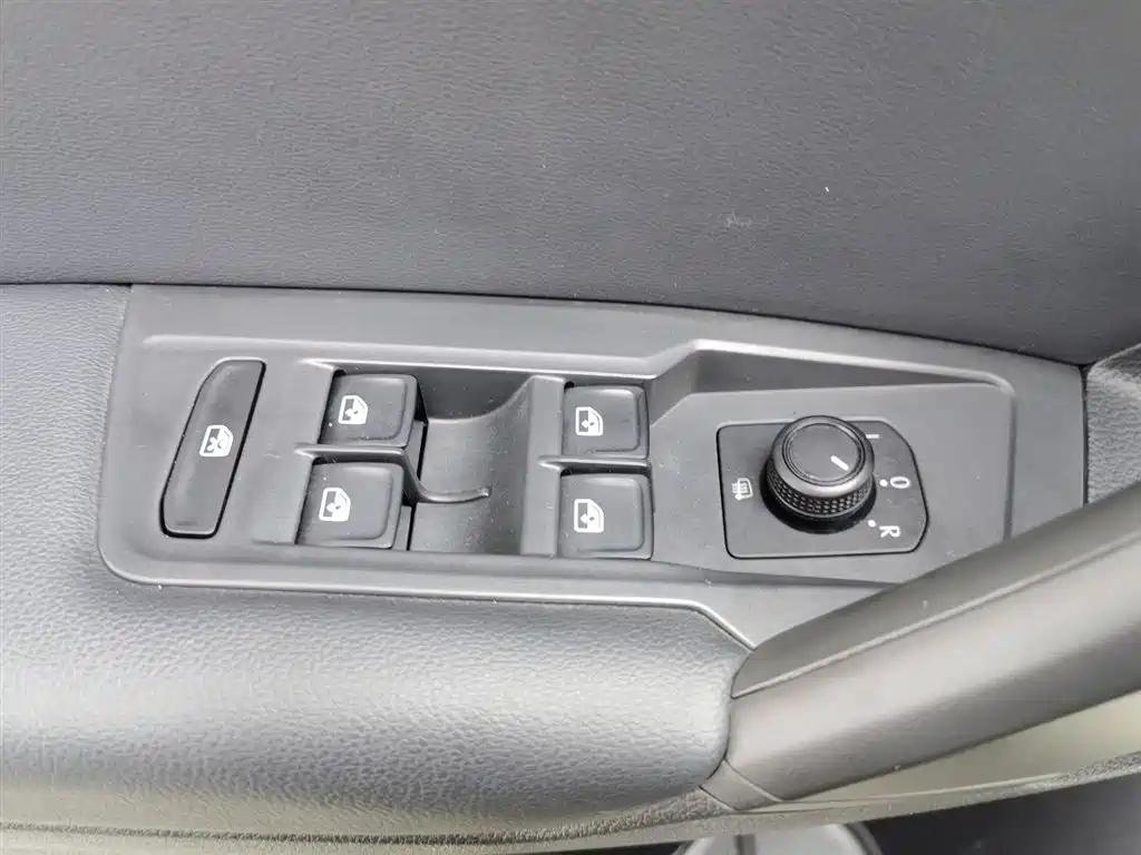 Volkswagen Tiguan L 2018 330TSI Automatic 2WD Trend Edition фото 9
