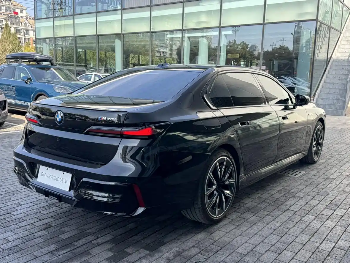 BMW I7 M70L