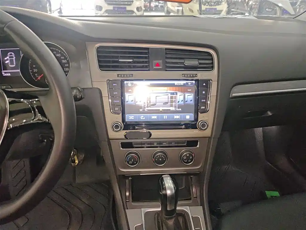 Volkswagen Golf 2016 1.6L Automatic Comfort фото 13